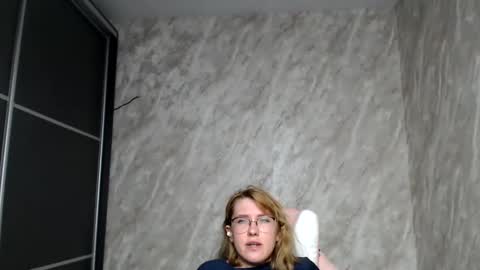 Snapshot of reginasmilee chatting on March 6, 1:35 pm Regina online show from March 6, 1:35 pm