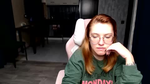 Snapshot of reginasmilee chatting on November 1, 12:59 am Regina online show from November 1, 12:59 am