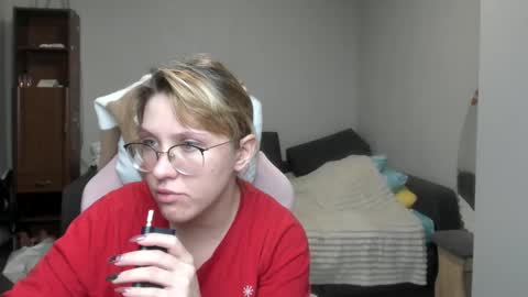 Snapshot of reginasmilee chatting on January 15, 4:21 pm Regina online show from January 15, 4:21 pm