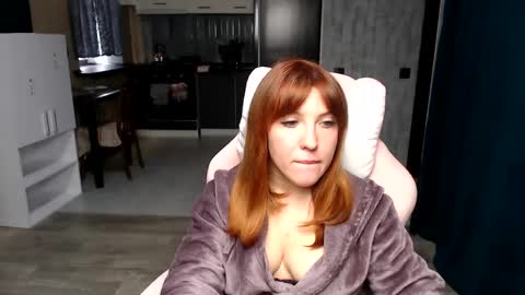 Snapshot of reginasmilee chatting on October 6, 6:19 am Regina online show from October 6, 6:19 am