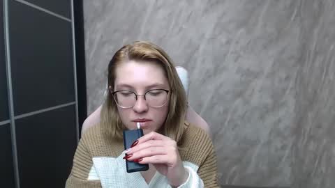 Snapshot of reginasmilee chatting on February 14, 3:58 pm Regina online show from February 14, 3:58 pm