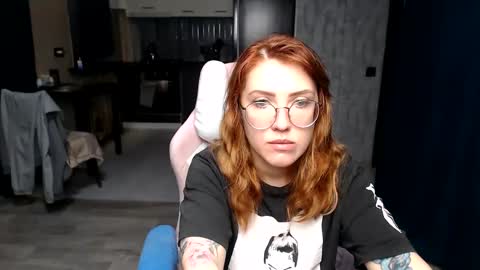 Snapshot of reginasmilee chatting on October 14, 12:24 am Regina online show from October 14, 12:24 am