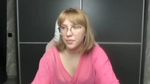 Snapshot of reginasmilee chatting on February 3, 3:49 pm Regina online show from February 3, 3:49 pm