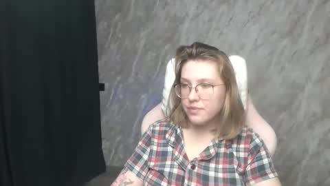 Snapshot of reginasmilee chatting on January 22, 4:33 pm Regina online show from January 22, 4:33 pm