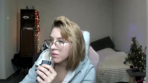 Snapshot of reginasmilee chatting on January 11, 1:22 pm Regina online show from January 11, 1:22 pm