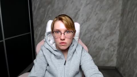 Snapshot of reginasmilee chatting on March 11, 4:18 pm Regina online show from March 11, 4:18 pm