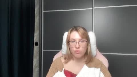Snapshot of reginasmilee chatting on January 25, 2:08 pm Regina online show from January 25, 2:08 pm