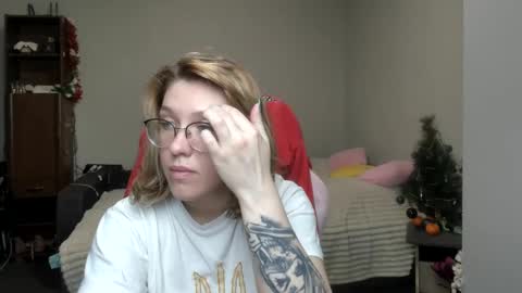 Snapshot of reginasmilee chatting on January 8, 2:14 pm Regina online show from January 8, 2:14 pm