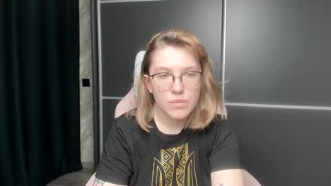 Snapshot of reginasmilee chatting on January 25, 2:15 am Regina online show from January 25, 2:15 am