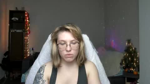 Snapshot of reginasmilee chatting on January 9, 2:40 pm Regina online show from January 9, 2:40 pm