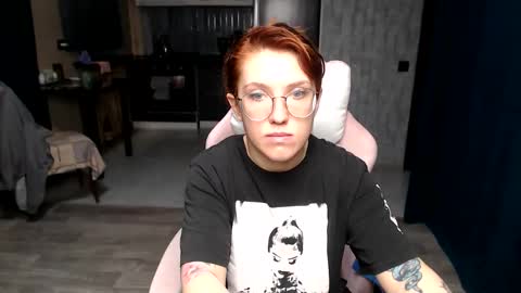 Snapshot of reginasmilee chatting on October 15, 2:47 am Regina online show from October 15, 2:47 am