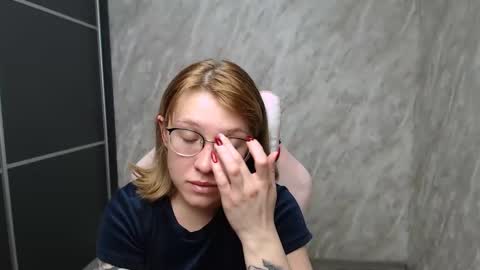 Snapshot of reginasmilee chatting on February 21, 4:48 pm Regina online show from February 21, 4:48 pm