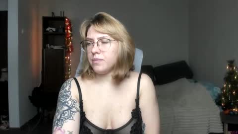 Snapshot of reginasmilee chatting on January 10, 8:51 am Regina online show from January 10, 8:51 am