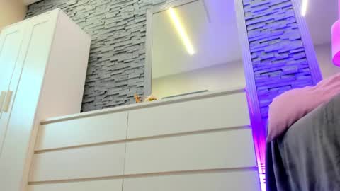 reina cummings online show from April 9, 6:52 am