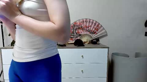 Reina QT online show from September 9, 3:56 pm