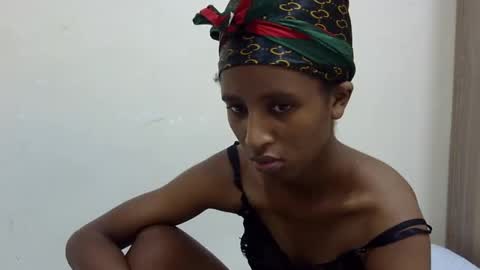 Snapshot of rellings_maya chatting on December 22, 1:23 am rellings-maya online show from December 22, 1:23 am