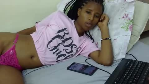 Snapshot of rellings_maya chatting on January 4, 4:44 am rellings-maya online show from January 4, 4:44 am