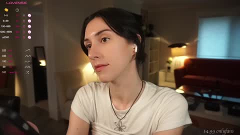 Snapshot of remibliss chatting on December 10, 11:40 pm Remi online show from December 10, 11:40 pm