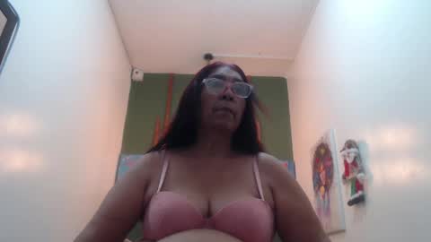 Snapshot of renata_milf_ chatting on January 4, 12:05 pm renata_milf_ online show from January 4, 12:05 pm