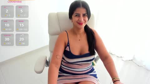 Snapshot of renata_t_ chatting on January 27, 8:17 pm RENATA online show from January 27, 8:17 pm