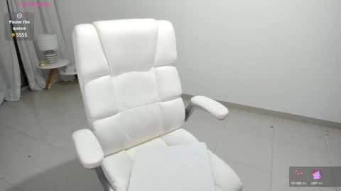 Snapshot of renata_t_ chatting on March 1, 10:34 am RENATA online show from March 1, 10:34 am