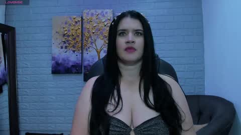 Snapshot of renataruiz_rr chatting on October 6, 12:00 pm online show from October 6, 12:00 pm