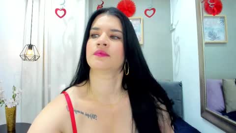 Snapshot of renataruiz_rr chatting on February 14, 12:03 pm online show from February 14, 12:03 pm