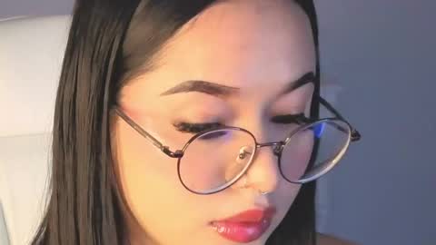 renaxi_smith online show from March 31, 7:36 pm