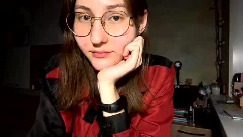 Mia online show from February 5, 4:21 pm