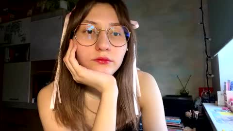 Mia online show from March 6, 1:39 pm