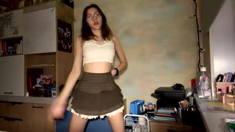 Mia online show from February 19, 5:01 pm