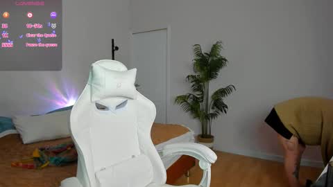 rene_shine online show from March 5, 4:58 pm