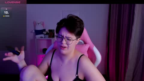 Snapshot of renee_turner chatting on December 29, 1:13 am renee_turner online show from December 29, 1:13 am