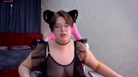 Snapshot of renee_turner chatting on March 9, 8:18 am renee_turner online show from March 9, 8:18 am