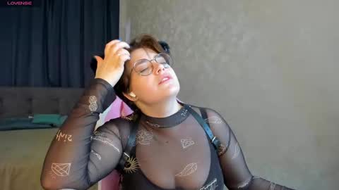 Snapshot of renee_turner chatting on March 3, 8:21 am renee_turner online show from March 3, 8:21 am
