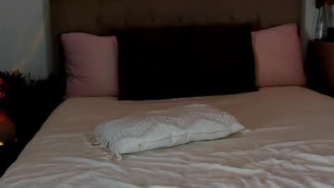 revealyourdarkdesires online show from March 30, 10:09 pm