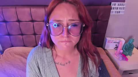 rhosyn_reyes online show from December 27, 7:35 pm