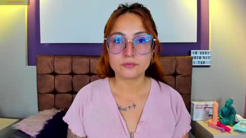 rhosyn_reyes online show from January 19, 7:37 pm