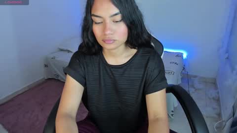Snapshot of riana_kean chatting on February 22, 10:37 pm RianaK online show from February 22, 10:37 pm