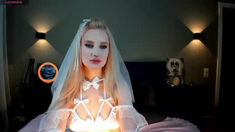 Ria Woods online show from October 4, 6:34 pm