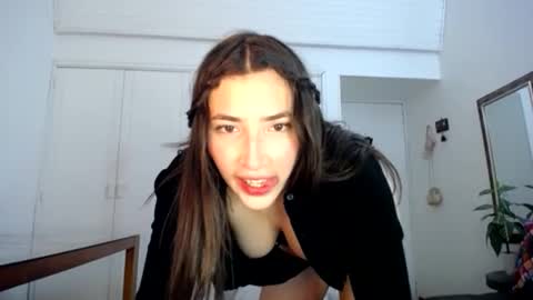 Snapshot of ricciolina___ chatting on December 6, 5:11 pm Tina online show from December 6, 5:11 pm