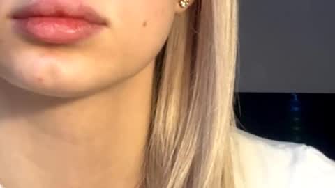 Mia online show from October 14, 7:33 am
