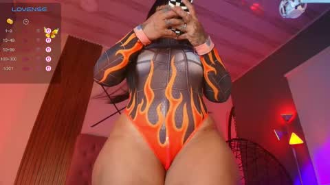 Snapshot of rihanna_rose chatting on October 26, 8:21 am Riha online show from October 26, 8:21 am