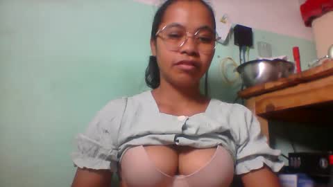 rinah856024 online show from April 18, 7:33 am