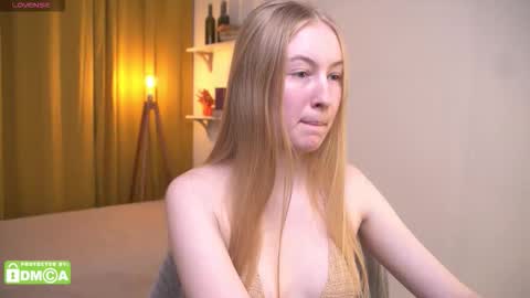 My friends call me Vivi or Rina online show from November 10, 12:11 pm