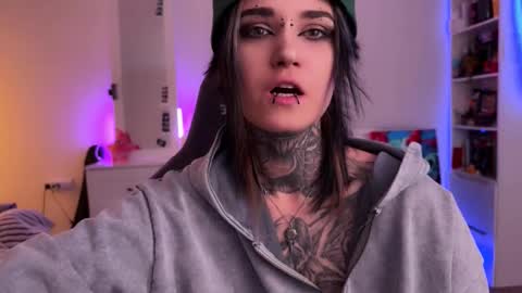   DianaBrite            fansl y online show from February 28, 5:45 pm