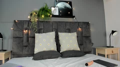 Snapshot of ririibrunette__ chatting on September 27, 9:11 pm RIRI online show from September 27, 9:11 pm