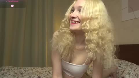 Snapshot of risingdawnn chatting on December 24, 12:22 am Flora online show from December 24, 12:22 am