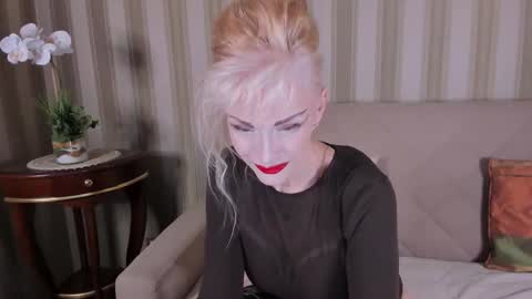 rita_farell online show from March 11, 10:23 pm