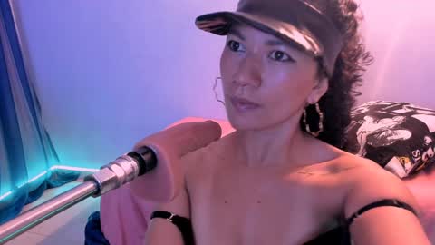 Roberts kloe online show from December 3, 4:50 pm